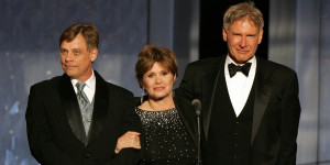 Ani Mark Hamill (Luke Skywalker), Carrie Fisher (princezna Leia) a Harrison Ford (Han Solo) ještě oficiálně nepotvrdili účast Abramsových Hvězdných válkách