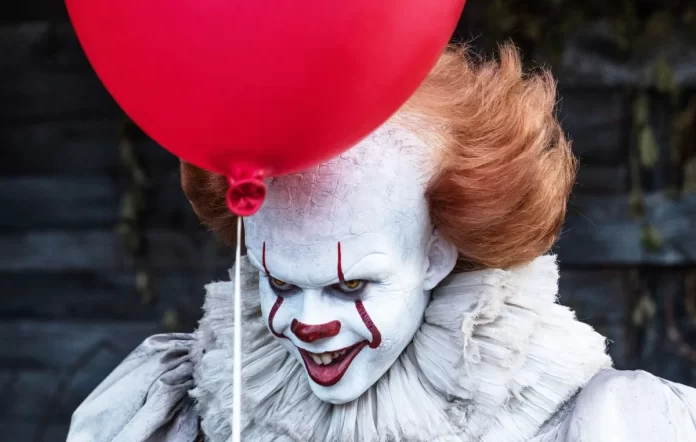 Pennywise se vrací v seriálu TO: Vítejte v Derry